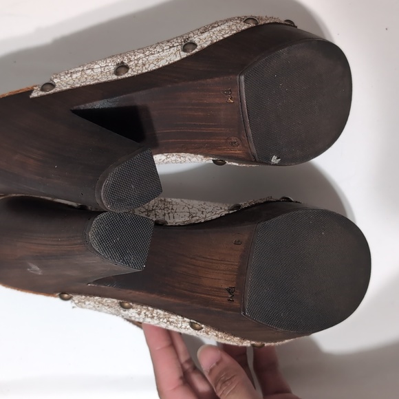 Sbicca Vintage Collection Ablaze Crackled Leather Platform Heels White Size 9 - Picture 3 of 8